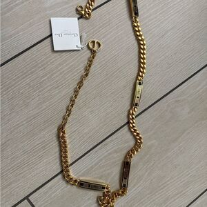 Brand new with tags DIOR
GOLDEN-EFFECT CHAIN BELT WITH LOGO-TAGS 15MM fits s-L